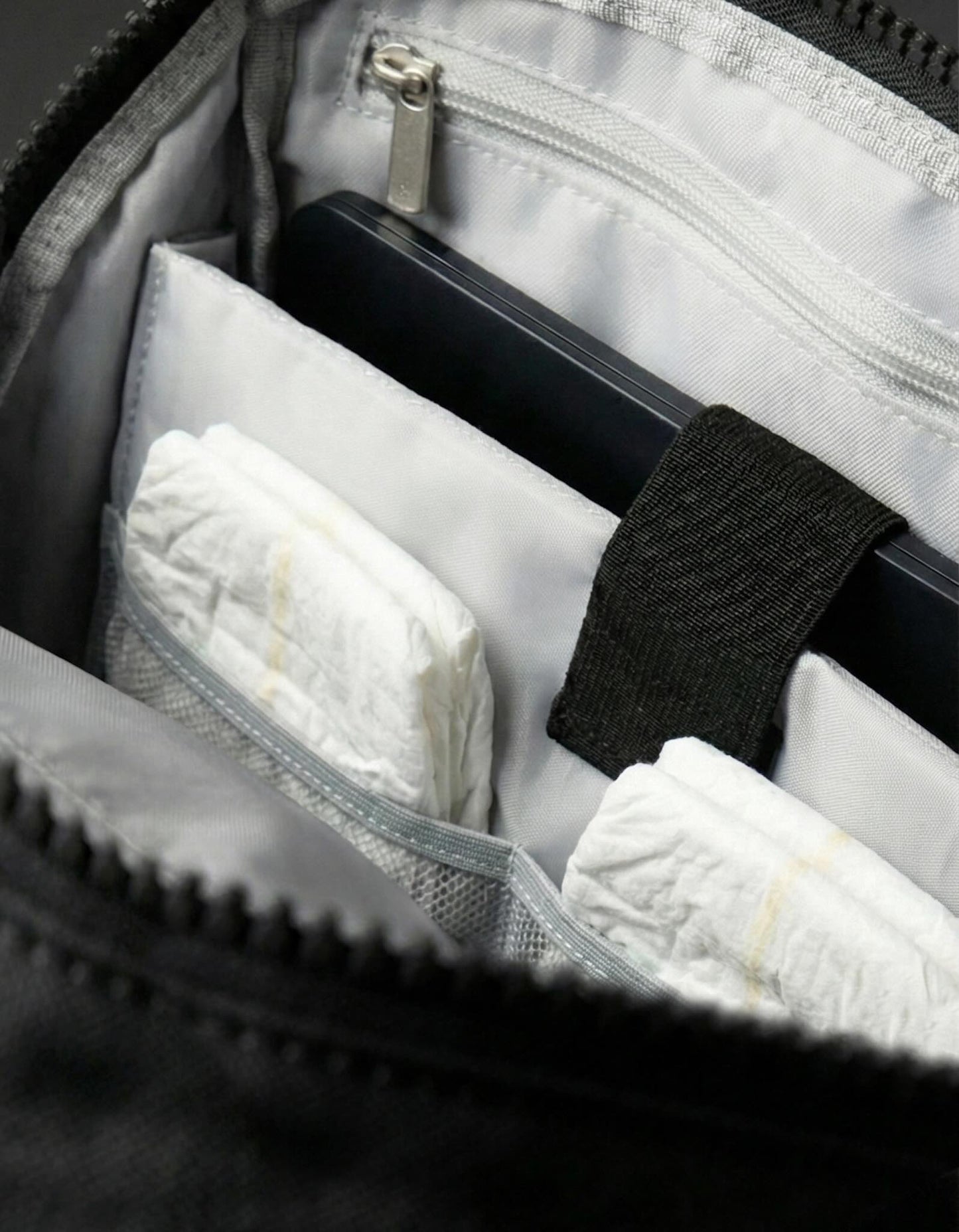 Mochila maternal Cam Bags negra interior bolsillos laptop y pañales