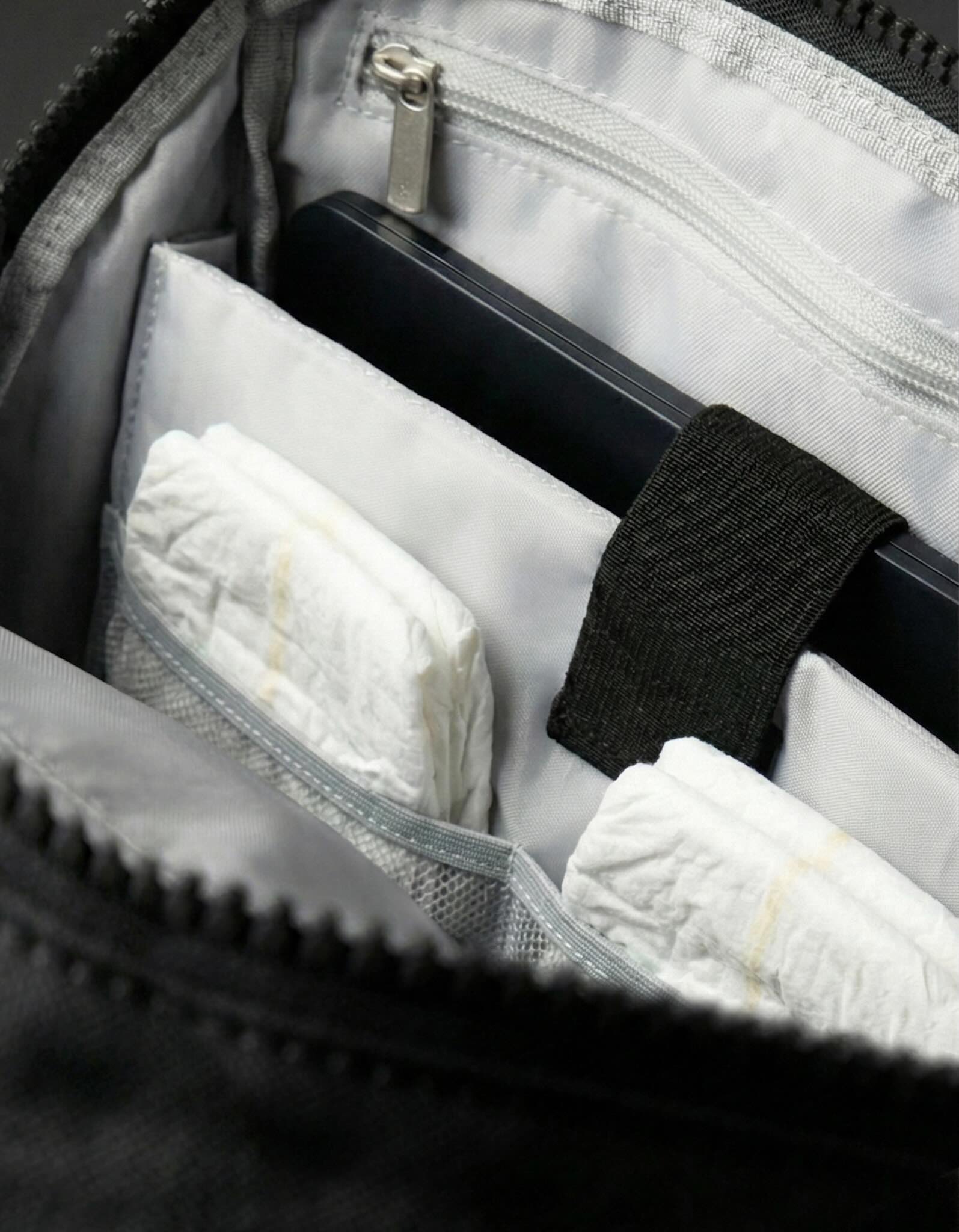 Mochila maternal Cam Bags negra interior bolsillos laptop y pañales