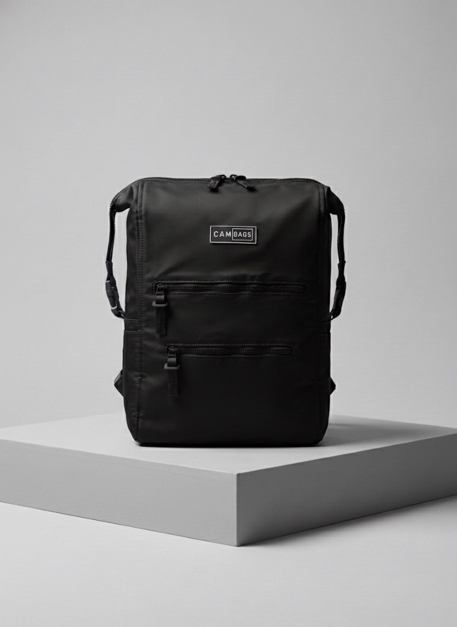 Mochila maternal Cam Bags negra frontal escalon
