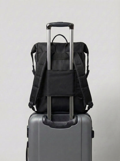 Mochila maternal Cam Bags negra sobre equipaje de viaje vista trasera