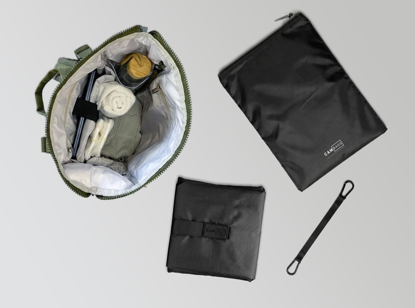 Mochila maternal Cam Bags verde con accesorios