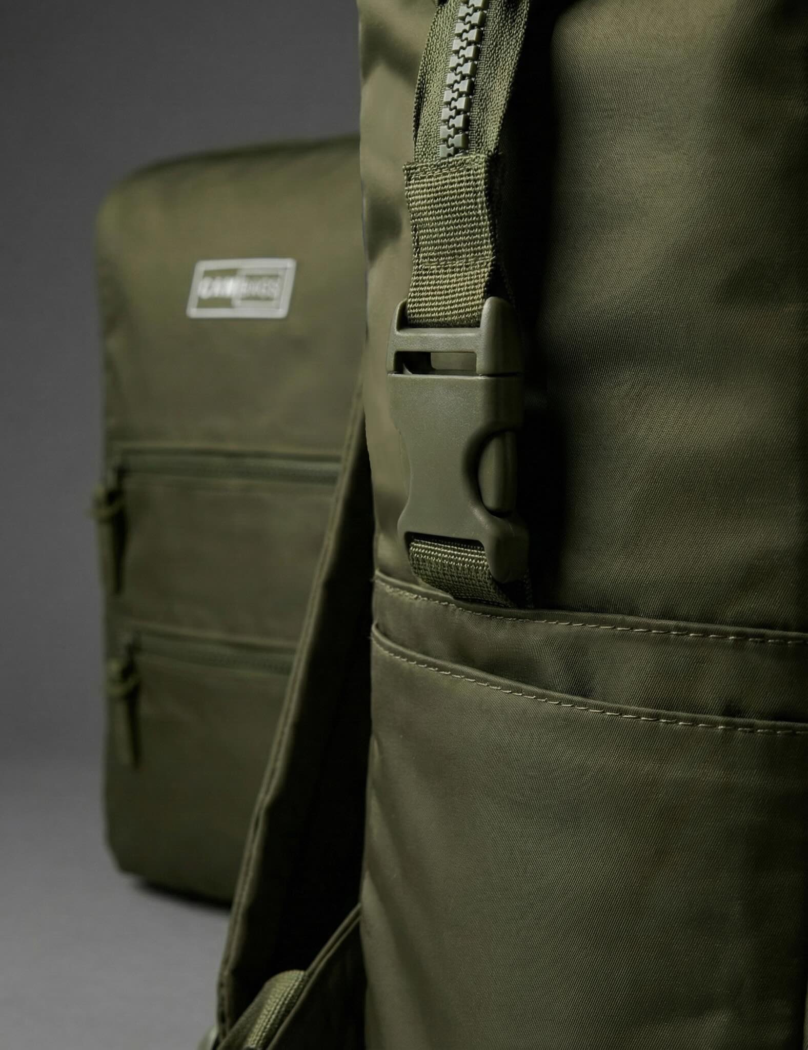 Mochila maternal Cam Bags verde vista detalles clip